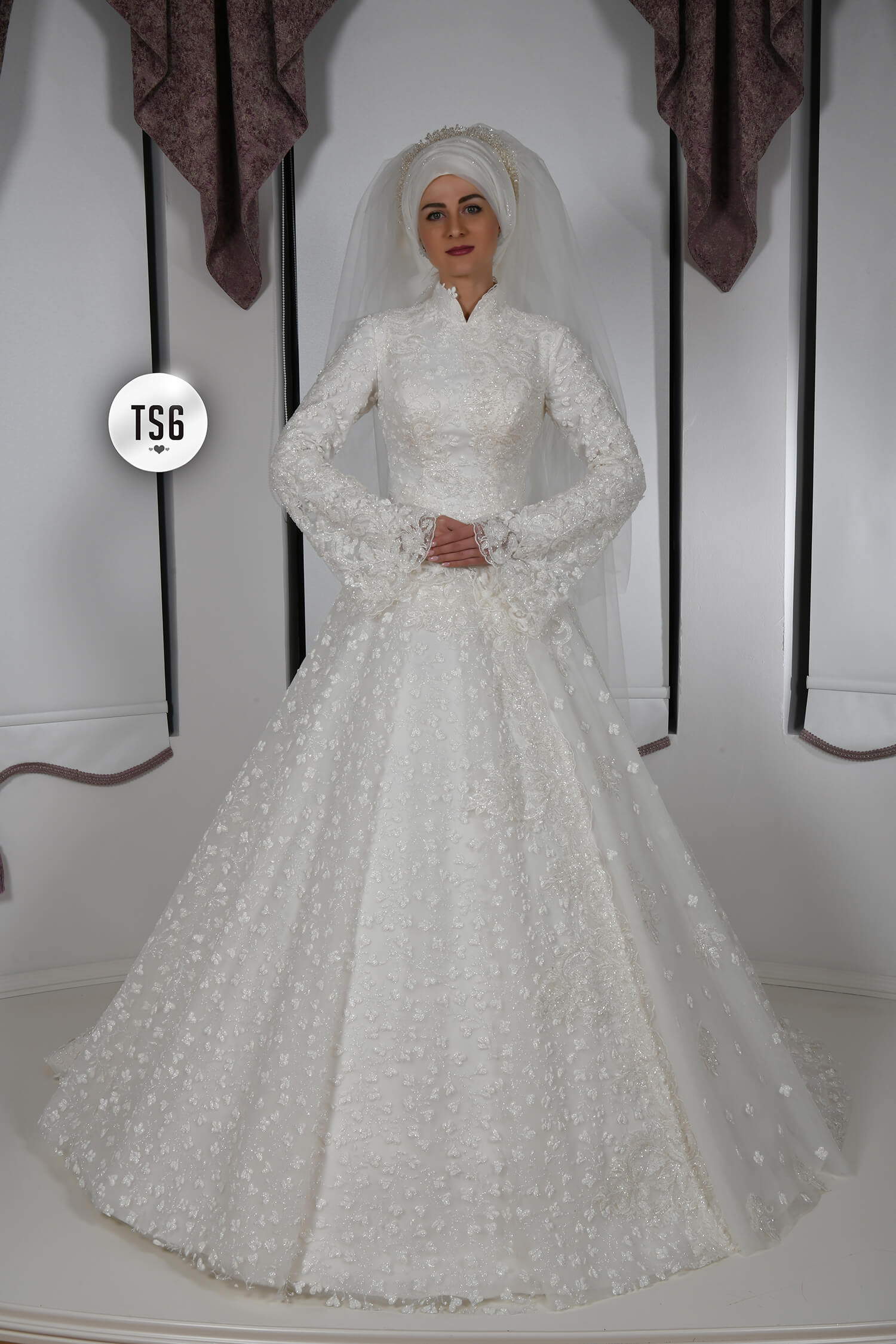Crystal Stone Embroidered Judge Collar Princess Hijab Wedding Dress