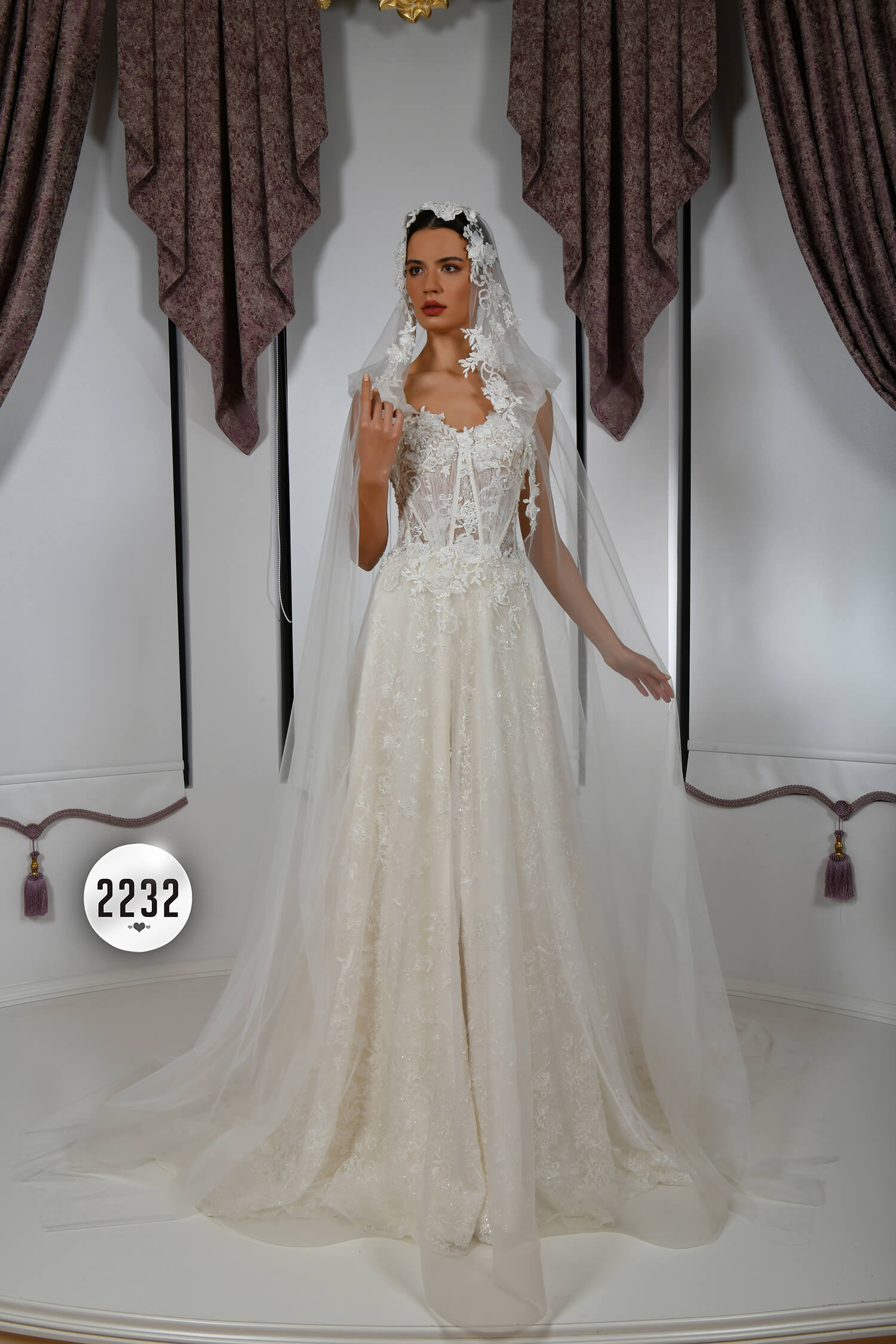 Appliqued Floral Patterned Helen Wedding Dress with Cape Detailed and Hat