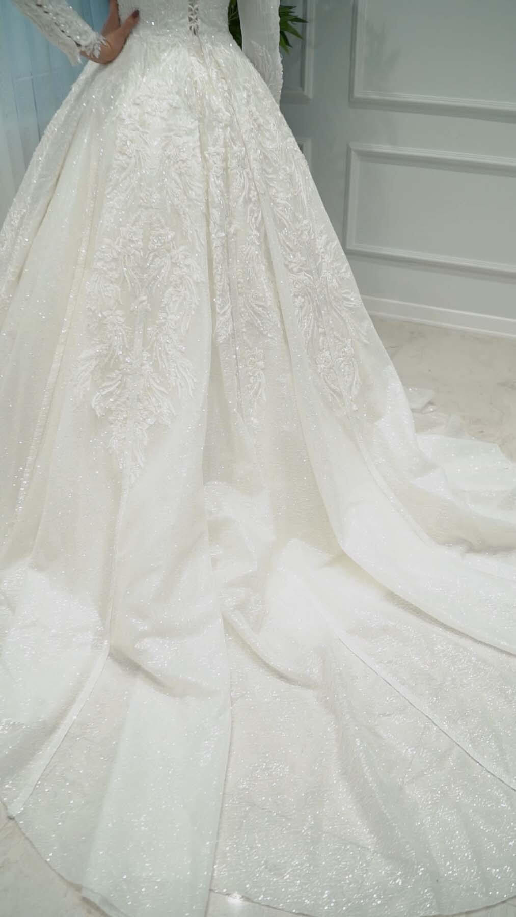 Crystal Stone Emboidered Princess Hijab Wedding Dress with Train