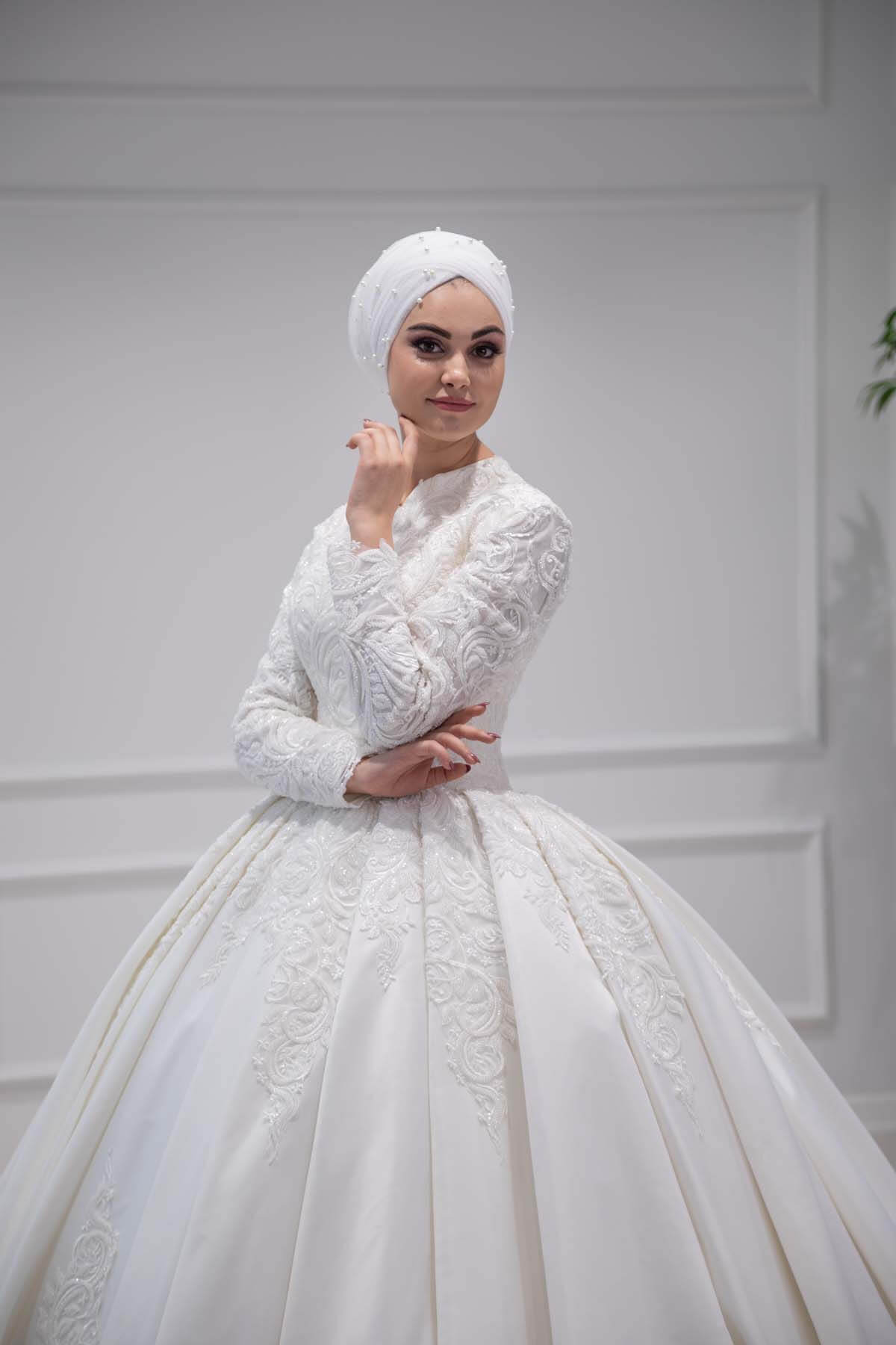 Lace Embroidered Glittering Princess Hijab Wedding Dress