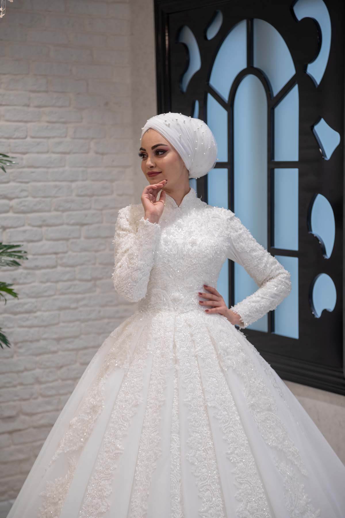 Crystal Embroidered Judge Collar Lace Princess Hijab Wedding Dress
