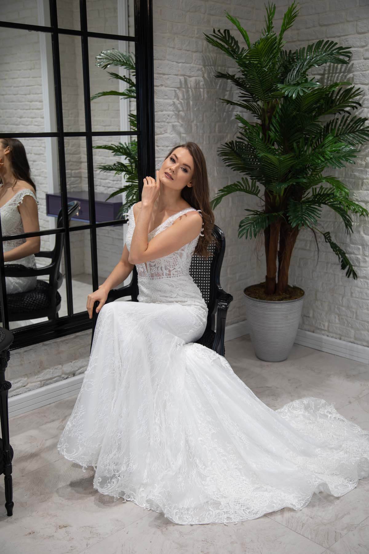 3D Embroidered V-Neck Tailed Mermaid Wedding Dress