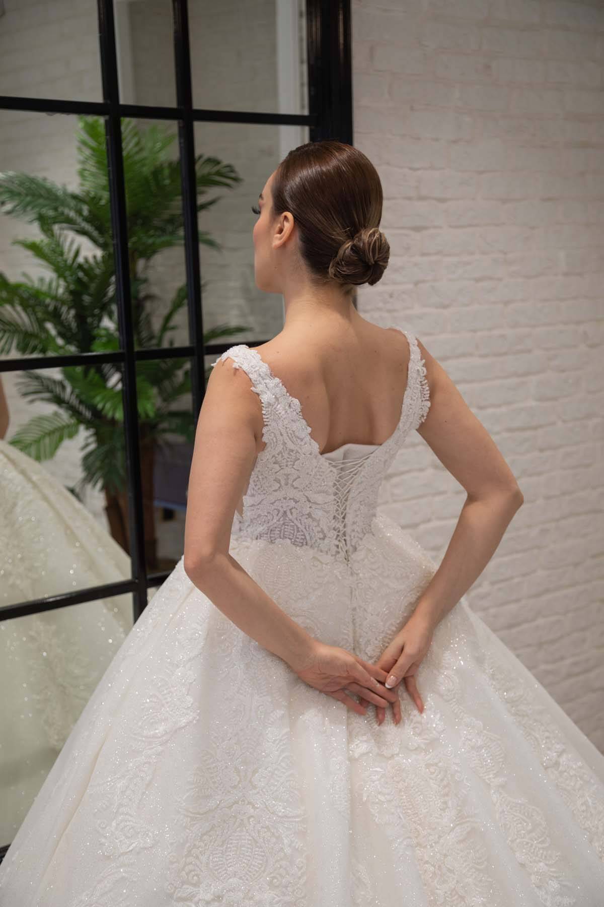 Floral Embroidered Tail Helen Wedding Dress