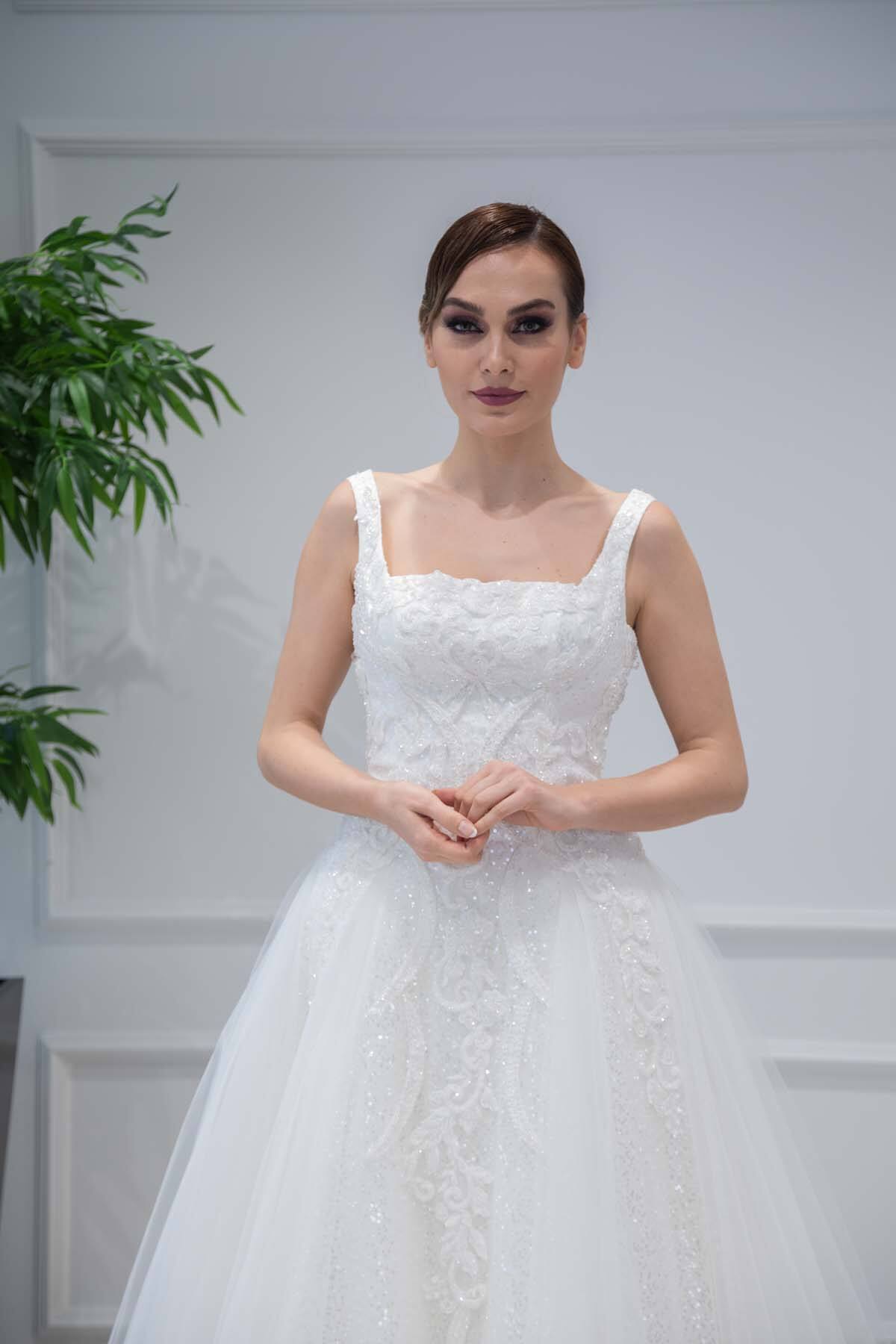 Lace Embroidered Sweetheart Neck Helen Wedding Dress