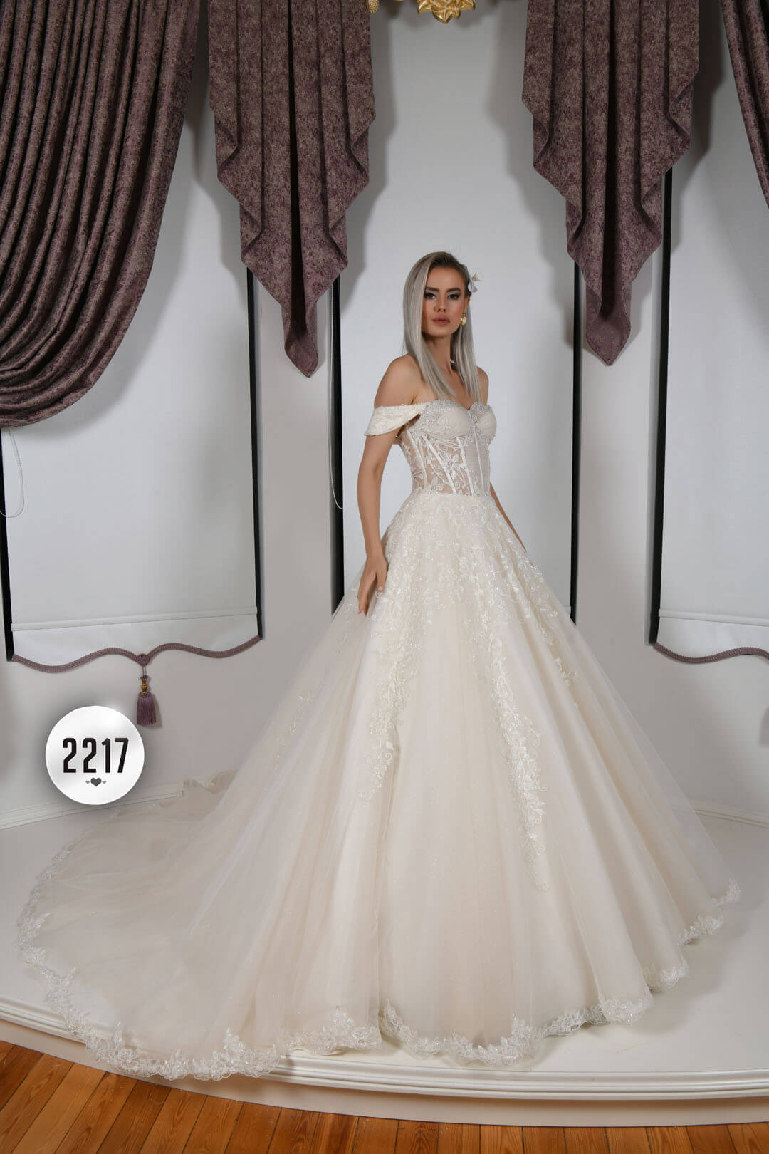 Wholesale Helen Wedding Dress Model 6